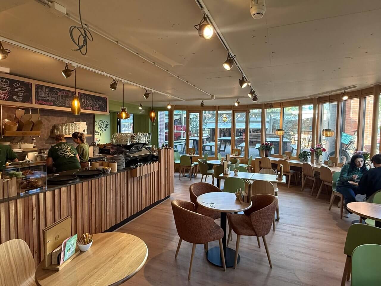 Bagels & Beans (Waterlooplein), Waterlooplein 2 (Centrum, aan de Waterloopleinmarkt)